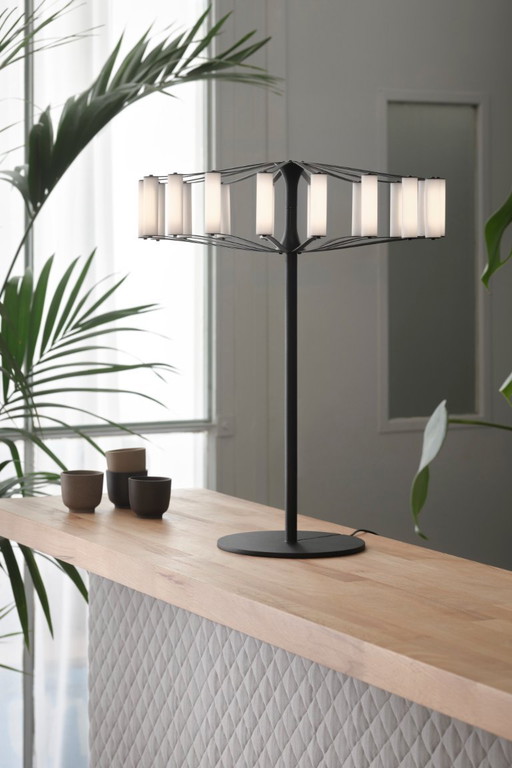 WHEEL Tischleuchte von JAPTH in Schwarz