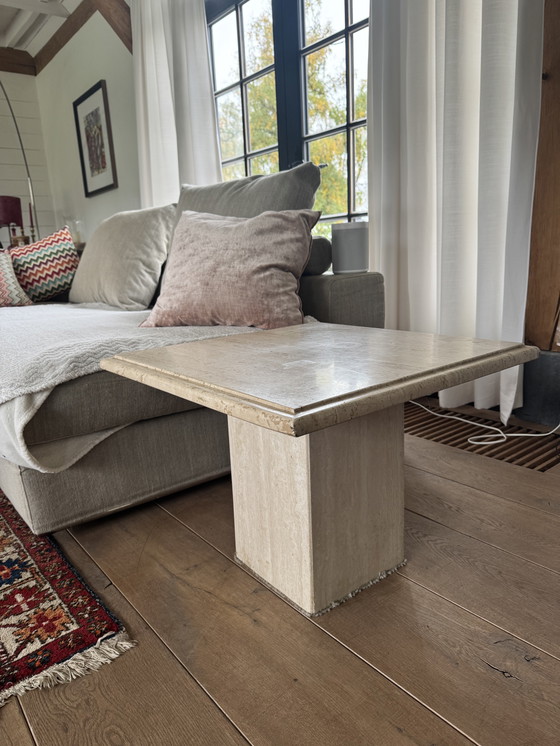 Image 1 of Mesa auxiliar de travertino