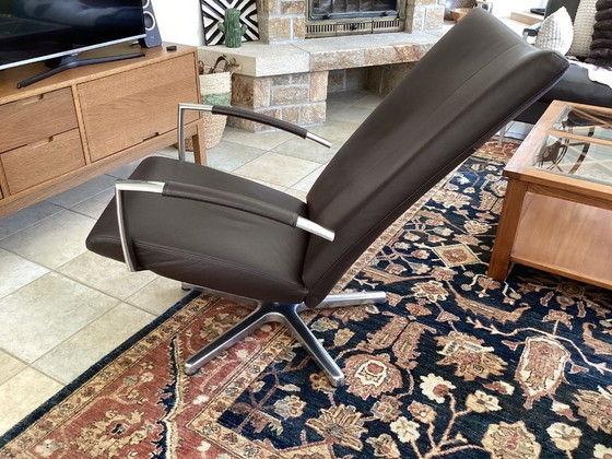 Image 1 of Poltrona girevole e reclinabile in pelle