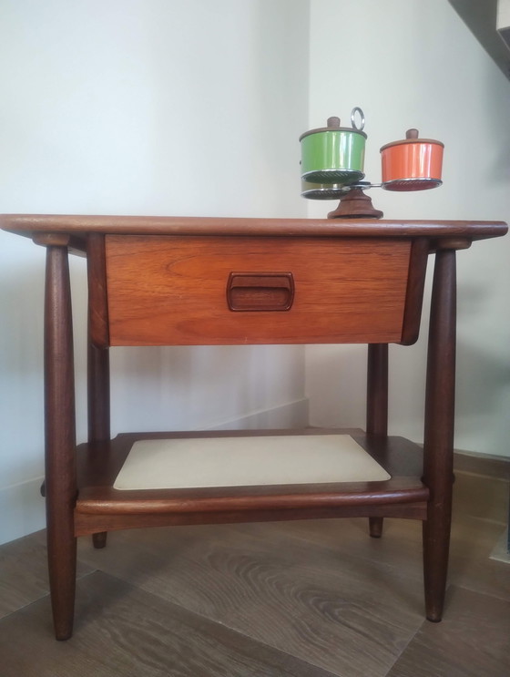 Image 1 of Side table/bedside table