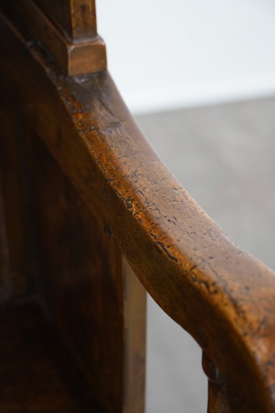 Image 1 of Antique English hooded lambing chair from the 18th century with a hood shape and a drawer