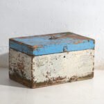 Antique painted small chest in pine wood – Poland, circa 1930 – Chest of drawers, Iron, Rustic (photo 6 of 40)
