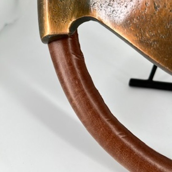Image 1 of Sculptural steering wheel table clock made of patinated metal – Vintage Automobilia