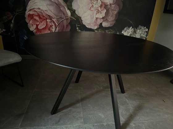 Table de salle à manger ronde, bois noir 140cm, Studio Henk, Tables de salle à manger, Métal, Modern (photo 2 sur 6)