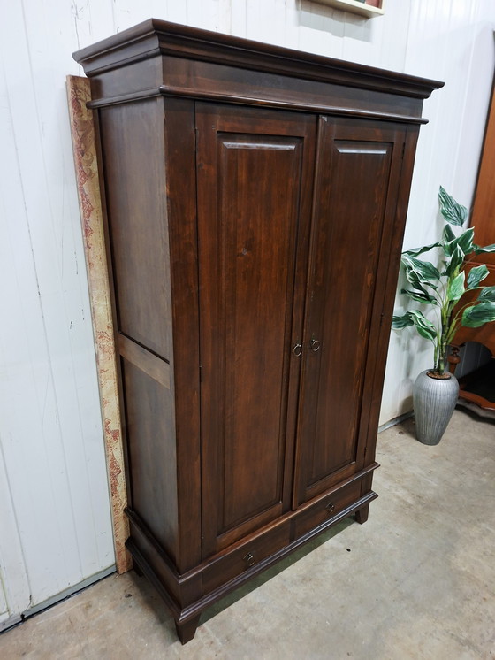 Image 1 of Credenza coloniale con 3 ripiani, dimensioni 110x45cm e altezza 185cm.