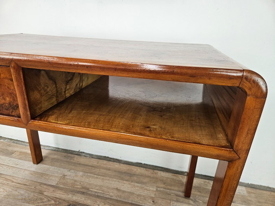 Image 1 of Schreibtisch im Art-Deco-Stil der 1950er Jahre aus Nussbaummaserholz und hellem Nussbaumholz