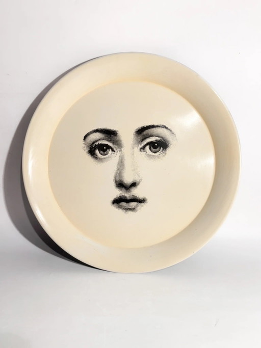 Metalltablett „Thema und Variationen“ von Piero Fornasetti, 1960er Jahre – decoratieve objecten, Surrealism