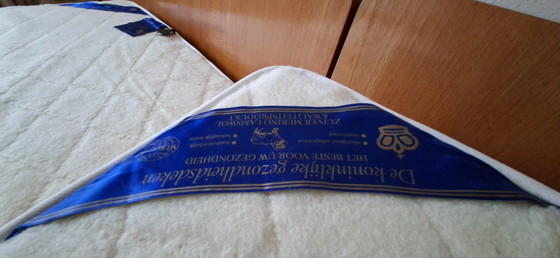 Image 1 of Doppelbett, bestehend aus 2 Einzelmatratzen, deren Fuß- und Kopfende jeweils hochgeklappt werden können.