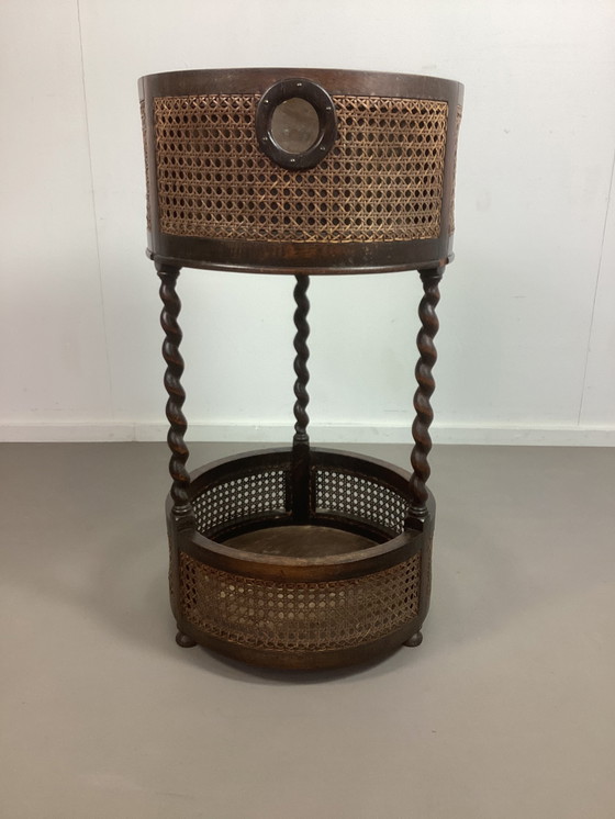 Image 1 of Table à plantes antique 2 étages en osier et rotin