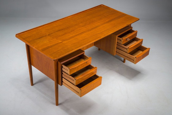 Image 1 of  Dänischer Teakholz-Schreibtisch von Peter Lovig Nielsen für Hedensted Mobelfabrik, 1972