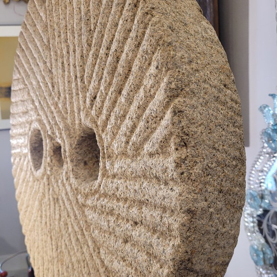 Image 1 of Kastilischer Mühlstein, Granit und Eisenfuß, f. 18. 18. Jahrhundert - Kastilien und León, Spanien