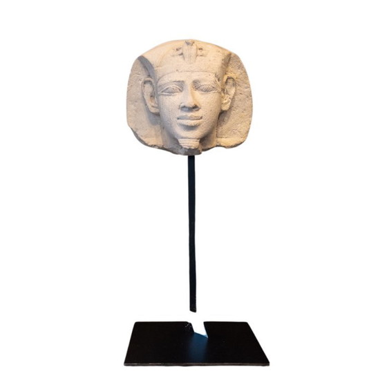 Image 1 of Statua in pietra di un faraone - ispirata all'antico Egitto (1900 circa)