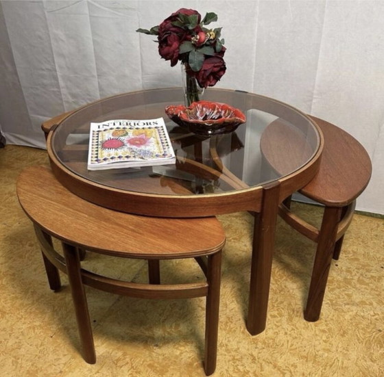 Image 1 of Table basse ronde rétro vintage en teck du milieu du siècle par Nathan 1960 Trinity Set