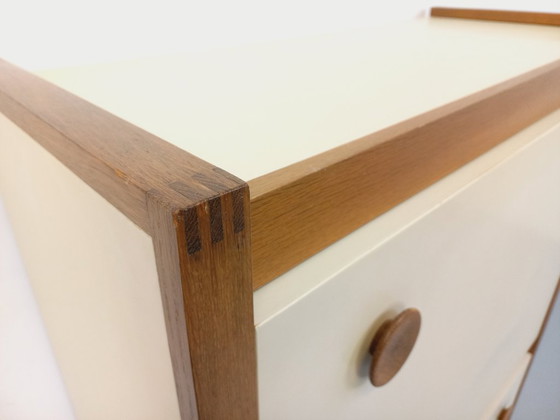 Image 1 of Secrétaire meuble de rangement vintage en bois de chêne et mélaminé blanc écru des années 70