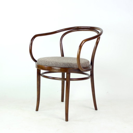 Poltrona August Thonet No. 30 In Legno Curvato Per TON, Cecoslovacchia, Metà XX Secolo