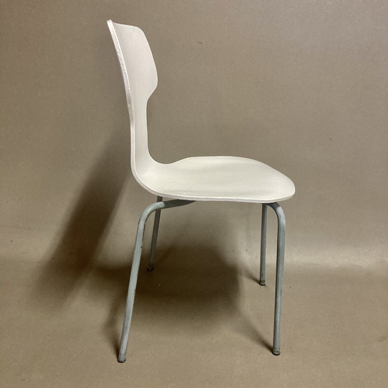 Image 1 of Chaise Modèle 3123 Enfant Arne Jacobsen