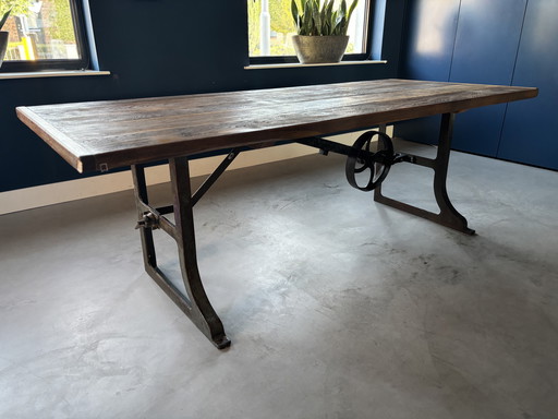 Table de salle à manger industrielle unique