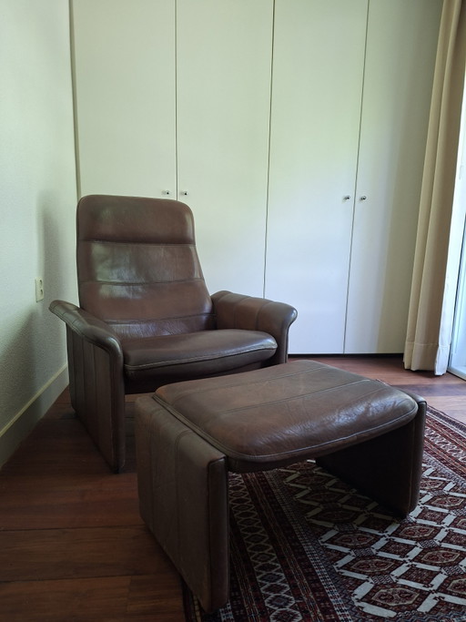 Original De Sede DS-50 Design-Sessel mit Fußhocker, braunes Nackenleder.