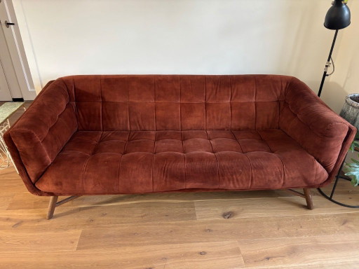 Comfortable 2.5-seater sofa in rust-brown velvet