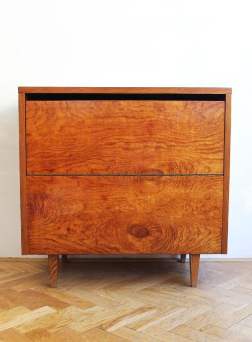 Commode en noyer des années 1950