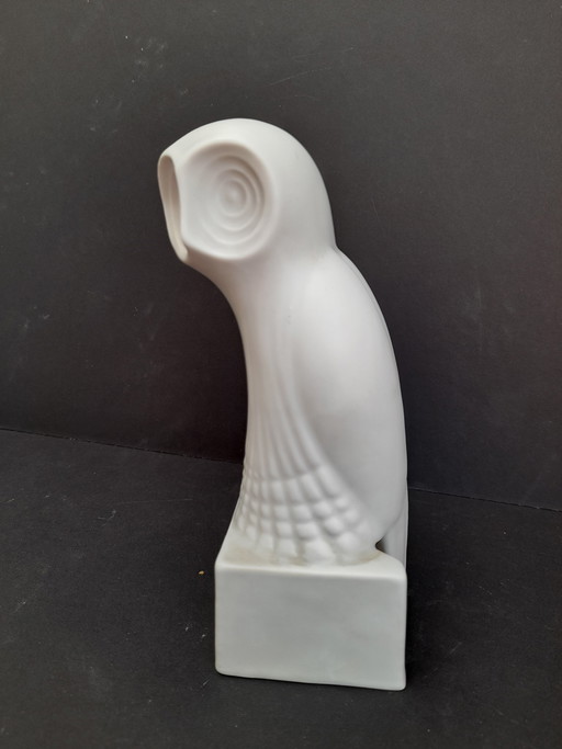 Twee koninklijke porseleinen uilen van biscuitporselein, jaren 1960