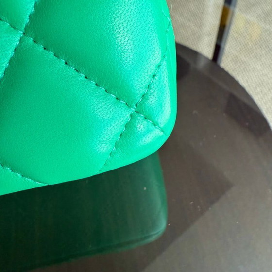 Image 1 of Borsa Chanel Classic Flap Jumbo - Doppia patta 30 cm in pelle di agnello trapuntata verde con finiture argentate, serie 16