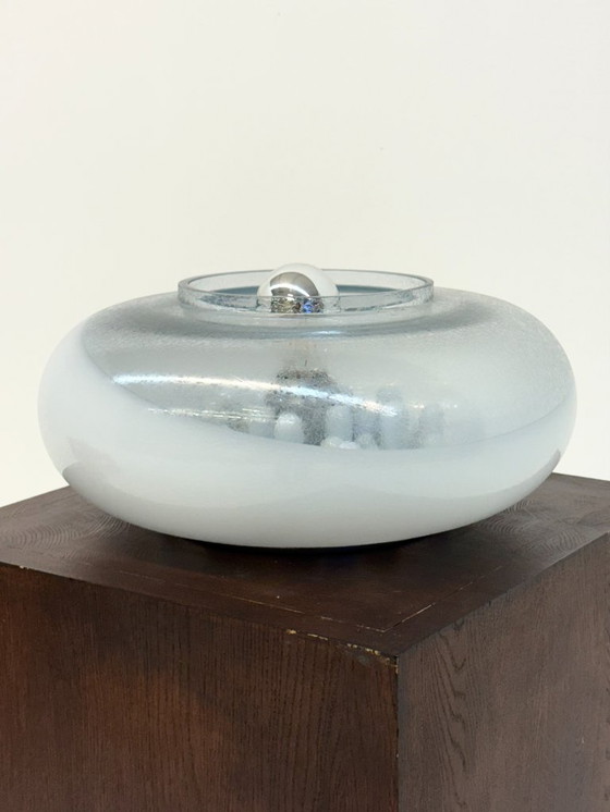 Image 1 of Lampe sphérique italienne vintage en verre de Murano, de style futuriste.