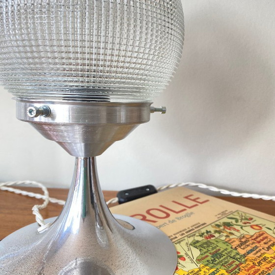 Image 1 of Coppia di lampade a globo vintage in vetro stile Holophane e metallo cromato