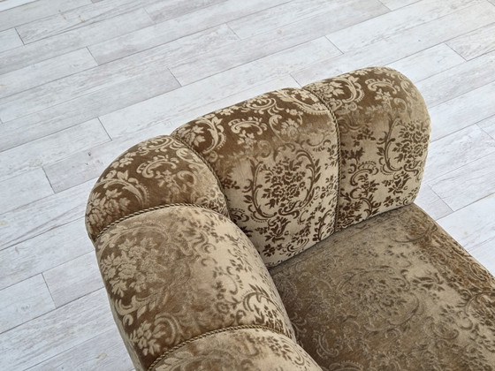 Image 1 of Canapé danois 3 places des années 1960, velours d'ameublement vert, pieds en bois de frêne