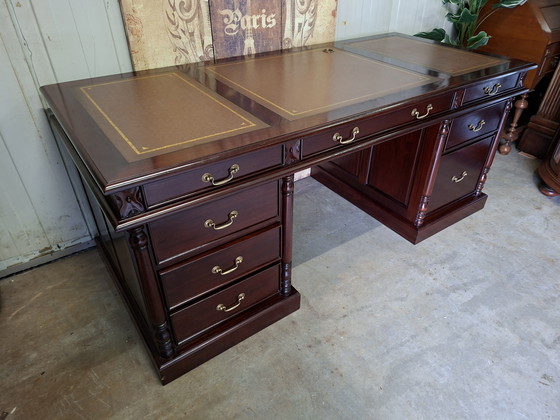 Image 1 of Large classic desk, writing table, with leather inlay, light signs of use, dimensions: 200x90cm and 84cm high.