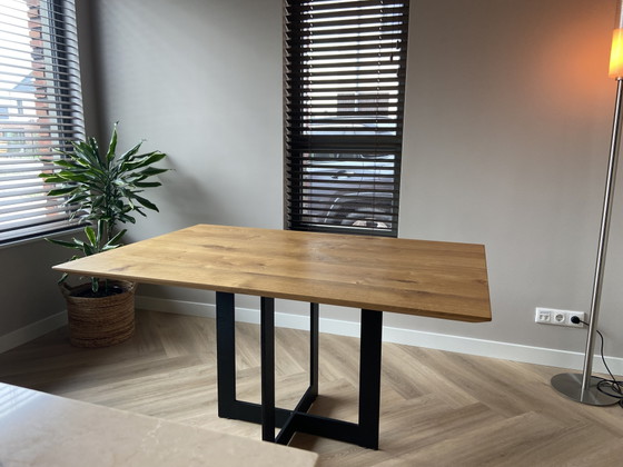 Moderne eikenhouten eettafel met zwart stalen onderstel – Wood (photo 2 of 5)