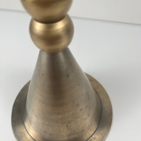 Image 1 of Excepcional dúo de candelabros con forma de campana y reloj de arena, estilo posmoderno-memphis, metal, 1980.