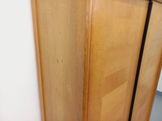 Image 1 of Guillerme et Chambron vintage massief eiken kast uit de jaren 60 en 70