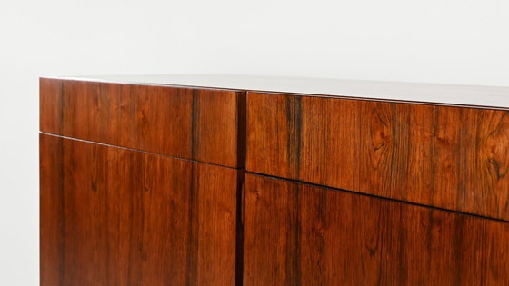 Image 1 of Ib Kofod-Larsen, Rozenhout Credenza. Denemarken, ca.1960