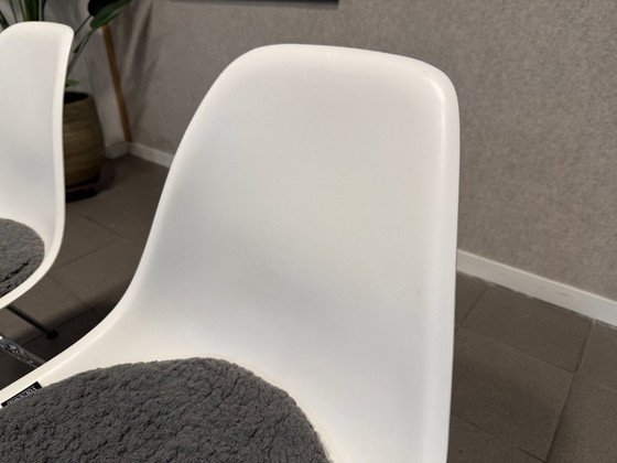 Vitra | Eames | DSS | Blanc | Empilable | 2 pièces – Chaises de salle à manger, Plastique, Textile (photo 6 of 12)
