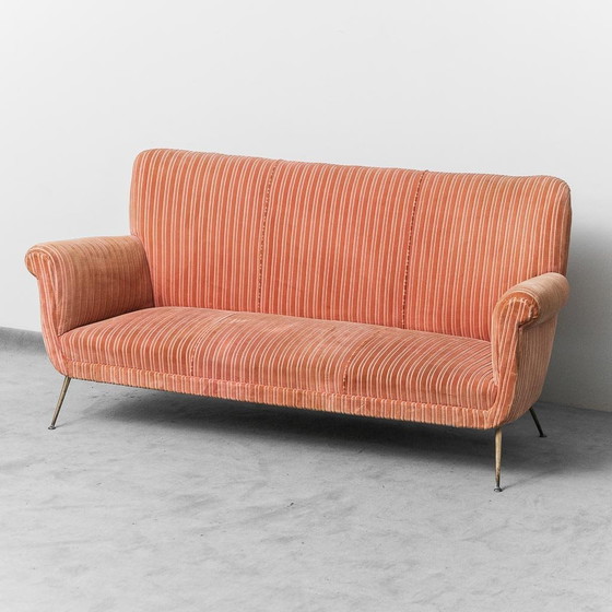 Image 1 of DIVANO VINTAGE IN VELLUTO A RIGHE ANNI ’50 MODERNARIATO