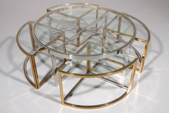 Image 1 of Table basse Maison Charles en laiton, chrome et verre Elégante des années 1970