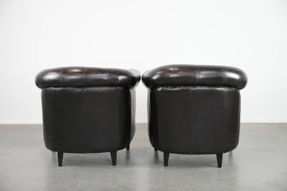 Image 1 of 2 sillones club Chesterfield de piel de vacuno oscura de estilo inglés