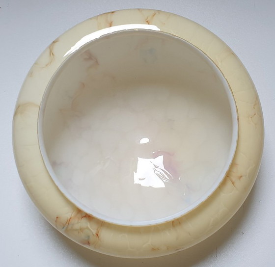 Image 1 of Große Art-Deco-Deckenleuchte aus Opalglas (33 cm).