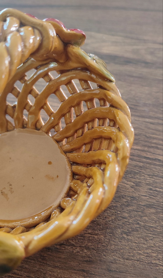 Image 1 of Pequeña cesta de barbotina calada de los años 60