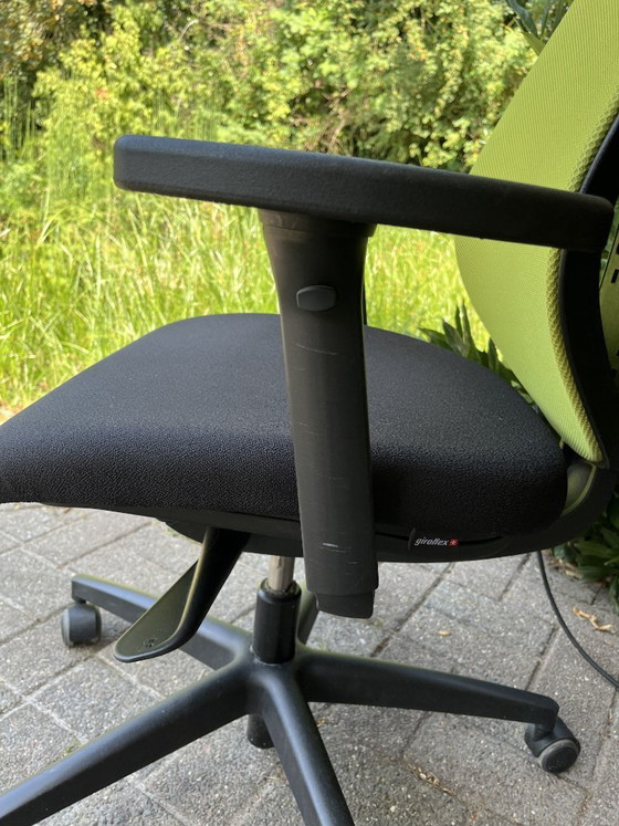 Giroflex 353 - Bürostuhl, gebraucht, mit Netzgewebe-Rückenlehne, Stuhl 3 – Bürostühle, Textile, Metal (photo 3 of 6)