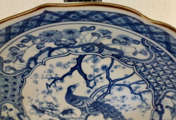 Image 1 of Andrea By Sadek blu-bianco, pavone su un albero, piatto piano.