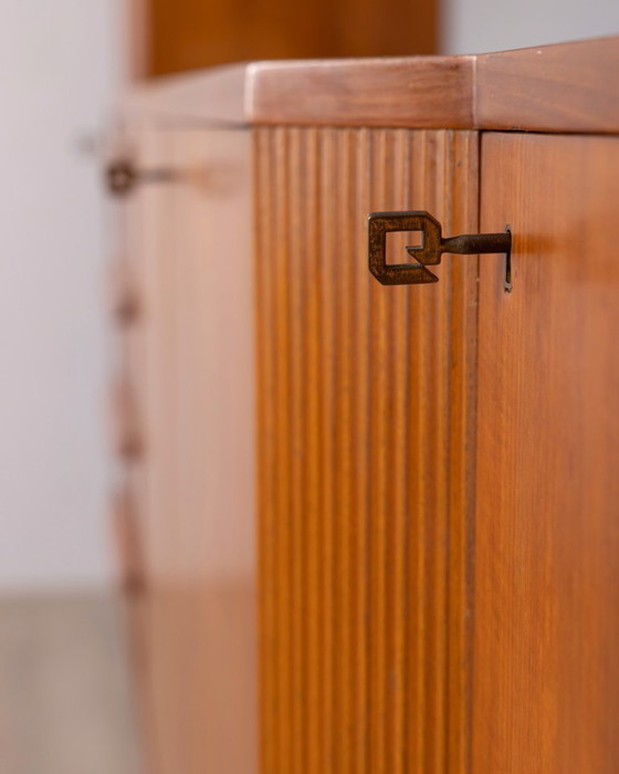 Image 1 of Vintage teakhouten dressoir uit de jaren 60 met wandmontagesysteem, Italiaans design.