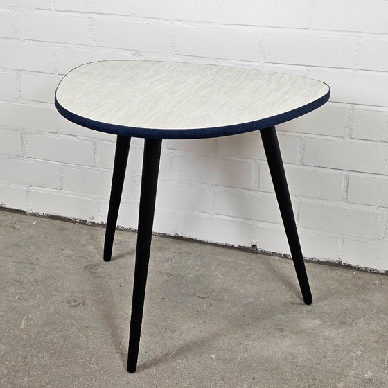 Image 1 of Tavolino da caffè vintage anni '50 con piano in formica e bordo blu
