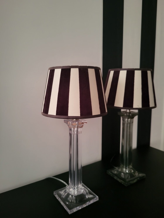 Image 1 of 2 lampade da tavolo in plexiglas con paralume a righe