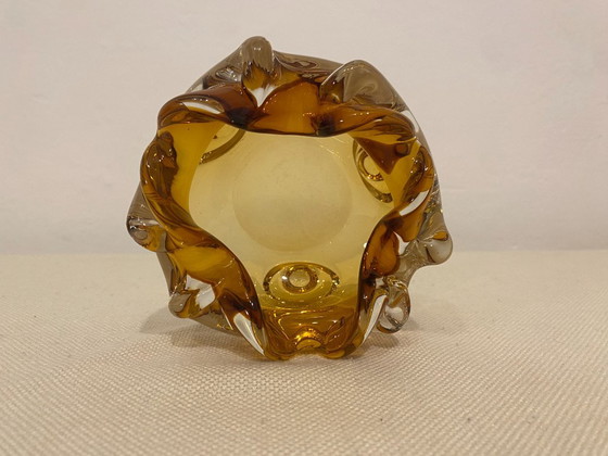 Vintage Tsjechische Boheemse asbak van amberkleurig glas – jaren 70 – Decoratieve objecten (photo 10 of 11)