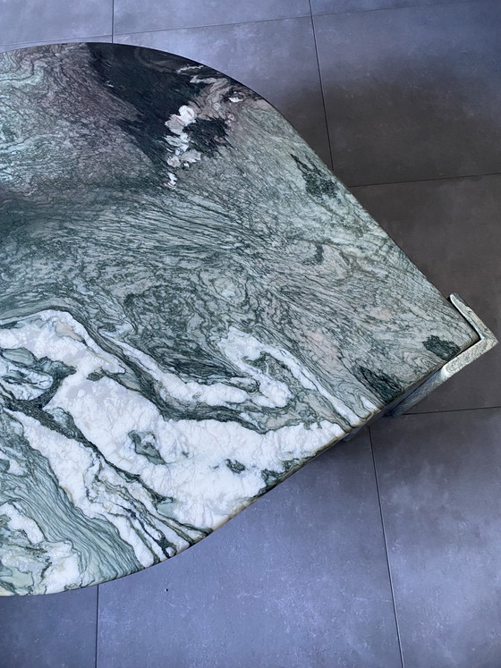 Image 1 of Table basse en marbre, modèle « goutte d’eau », designer Roche Bobois