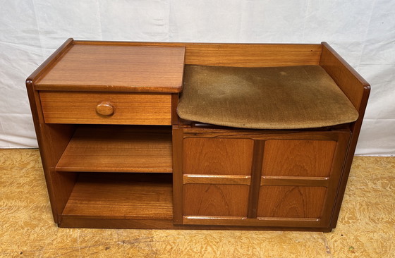 Image 1 of Mid Century retro vintage teak telephone seat bench by parker knoll 1960-1970. Design britannique emblématique et fonctionnel
