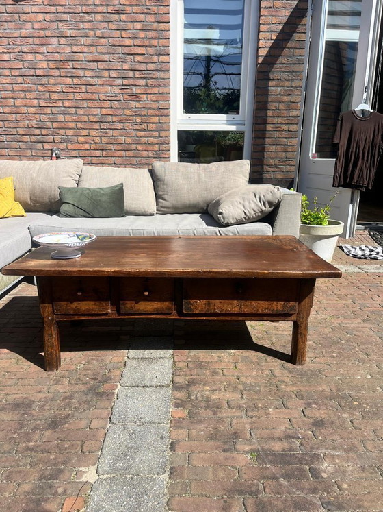 Image 1 of Antieke Spaanse kastanjehouten salontafel