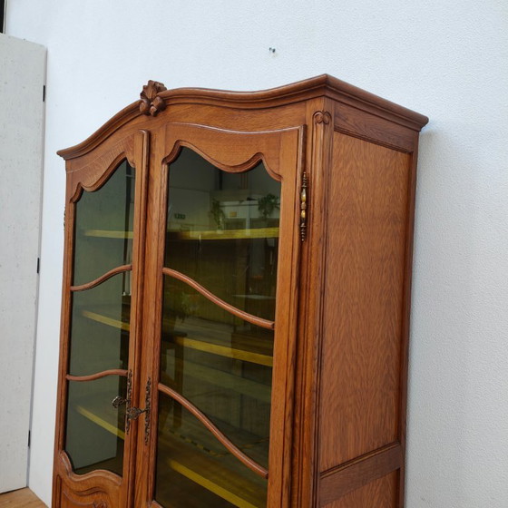 Image 1 of Vintage Queen Ann cabinet display cabinet sideboard bookcase